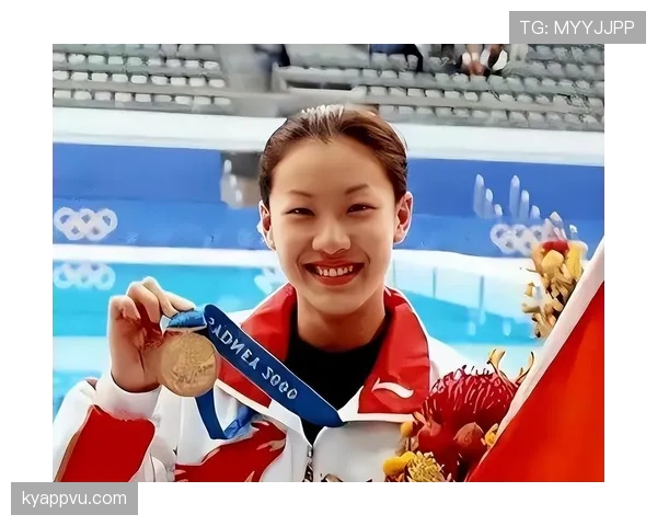 伏明霞当年跳水拿金牌，转身就嫁豪门，现在超市买菜都戴墨镜？