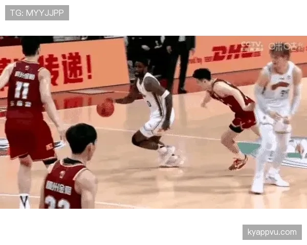 投篮动作判定标准解析：如何区分合法出手与进攻犯规？