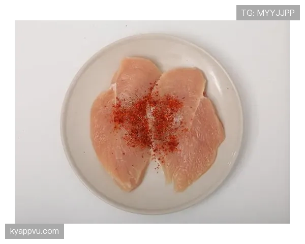 谌利军家的冰箱里只有鸡胸肉和水，连儿子想吃冰淇淋都得偷偷藏超市小票